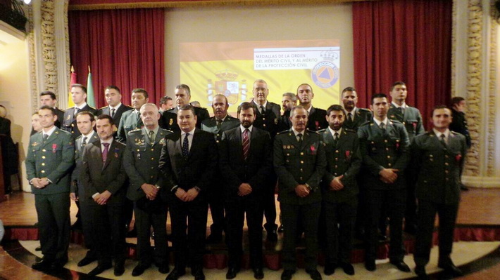 Sanz valora la “heroicidad” y la “entrega” de los condecorados con las Medallas al Mérito de la Protección Civil 